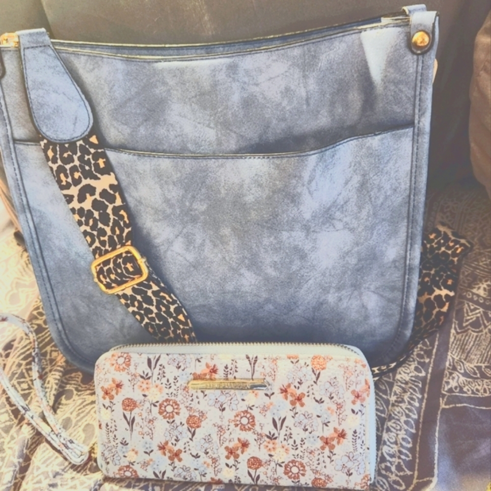 (NWT) Medium sized blue purse and wallet bundle